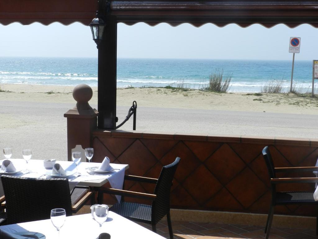 Hostal El Alferez Vejer de la Frontera Bagian luar foto
